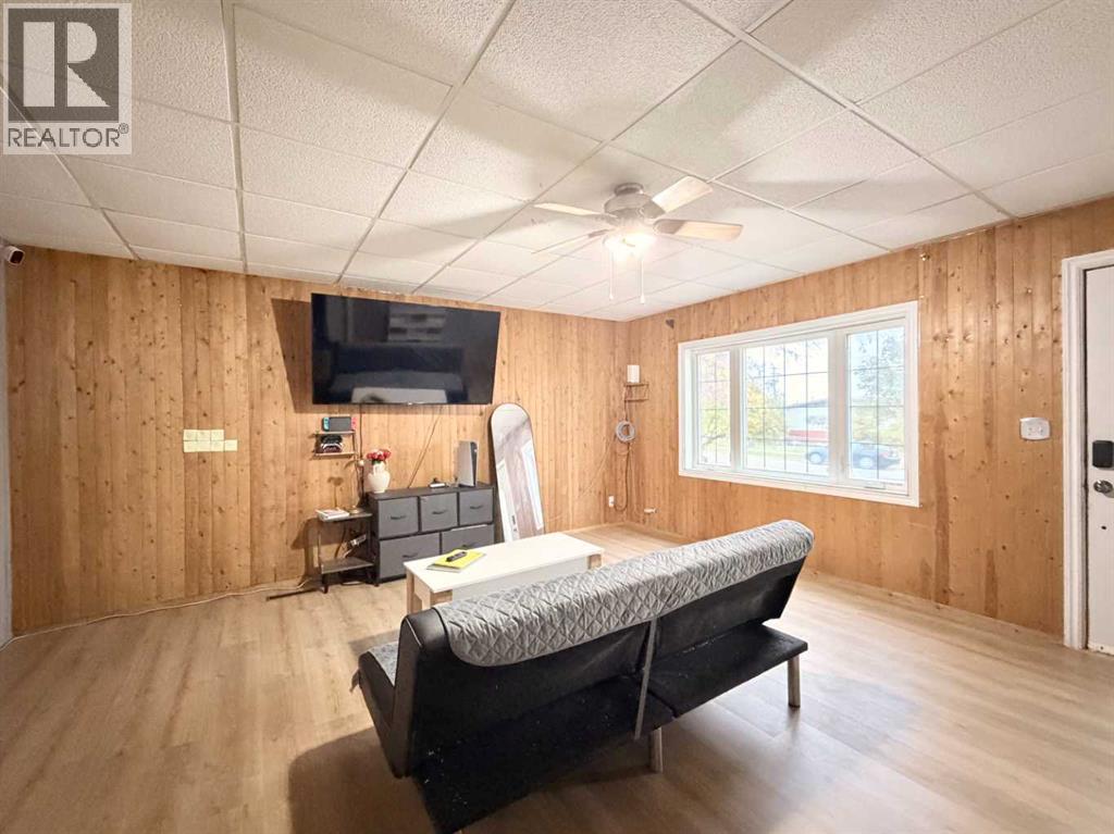 4524 48 Avenue - 5