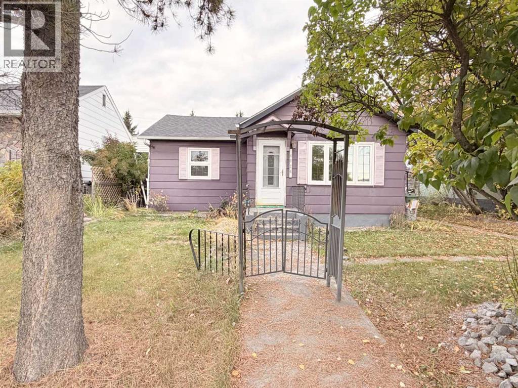 4524 48 Avenue - 3