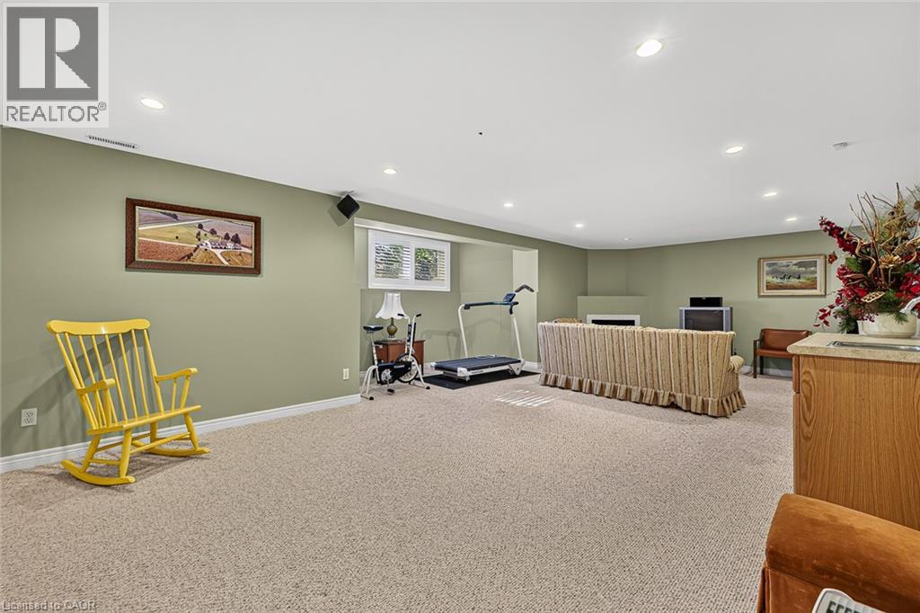 796 Springbank Avenue North — photo 38