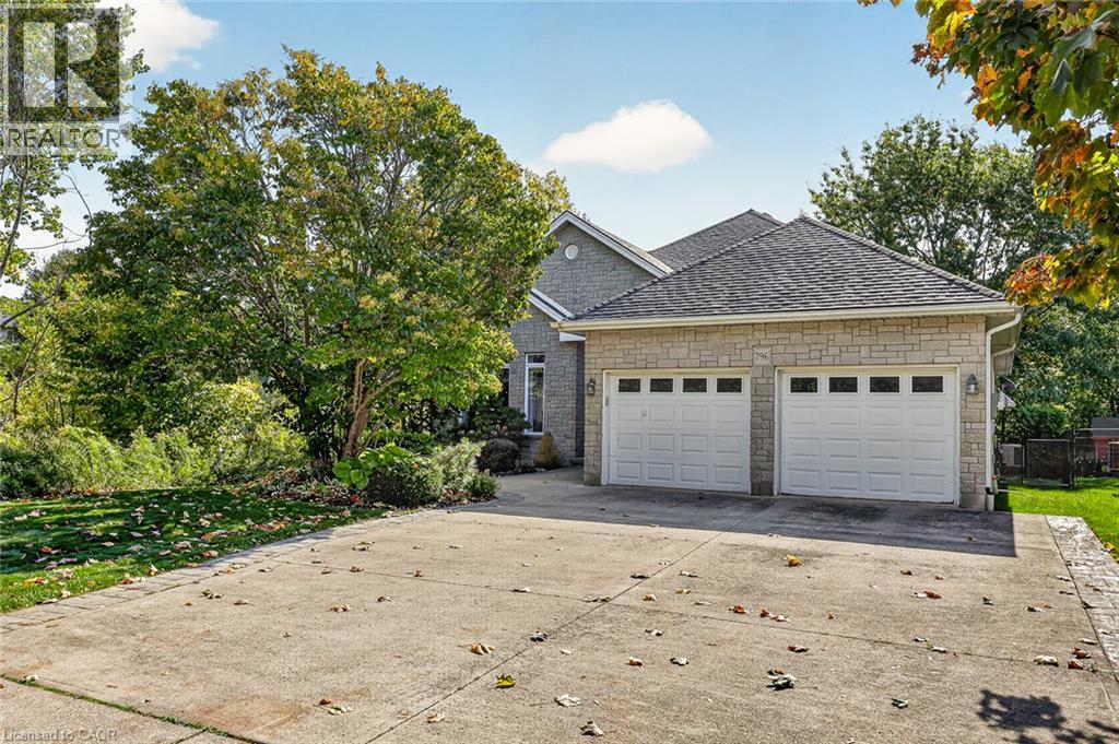 796 Springbank Avenue North — photo 10