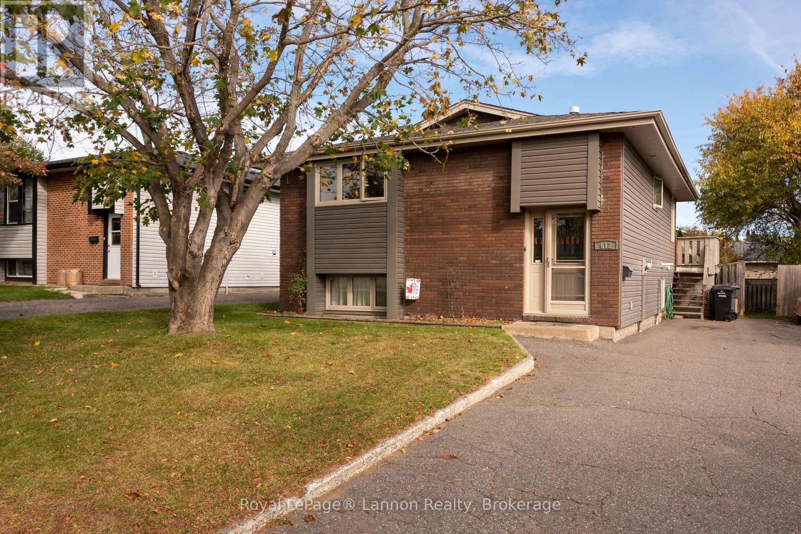 612 Lanark Crescent