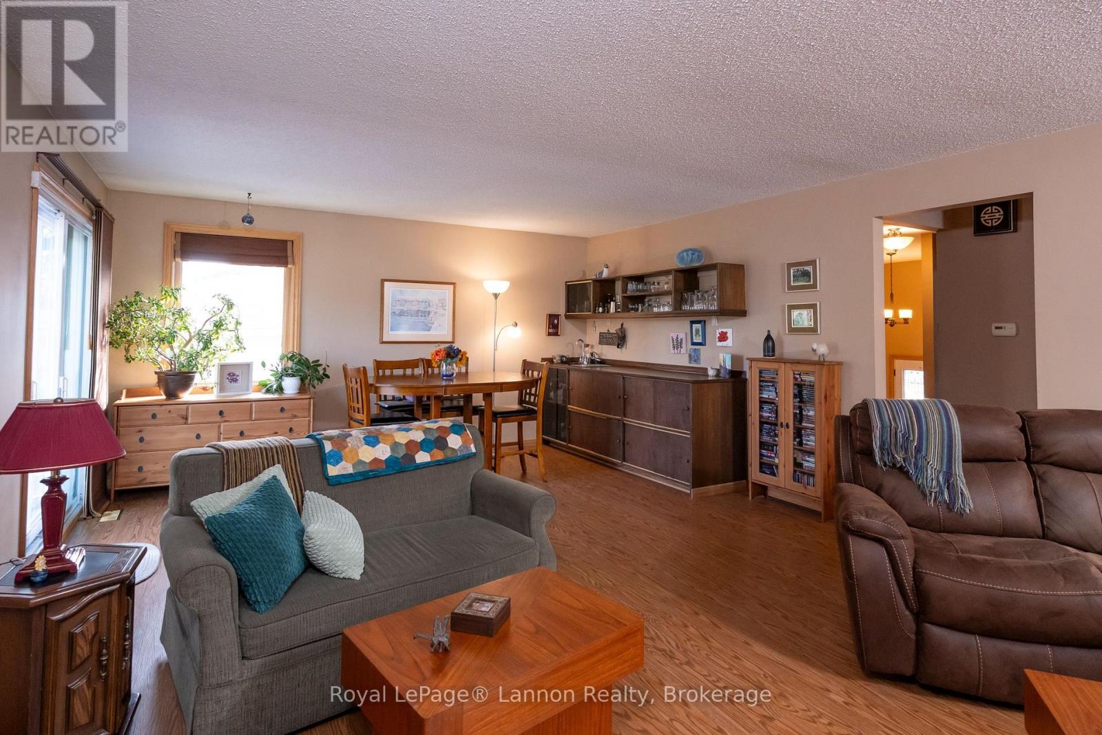 612 Lanark Crescent — photo 21