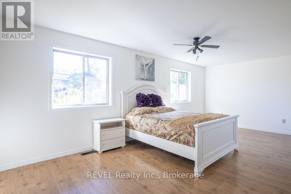 24 Adelaide Street — photo 17
