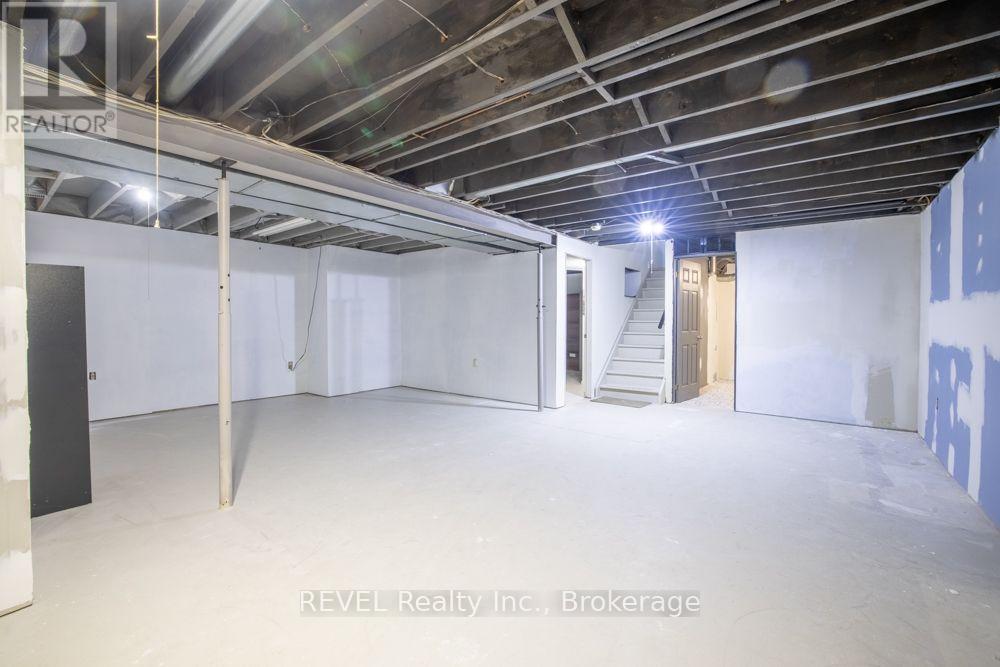 24 Adelaide Street — photo 22