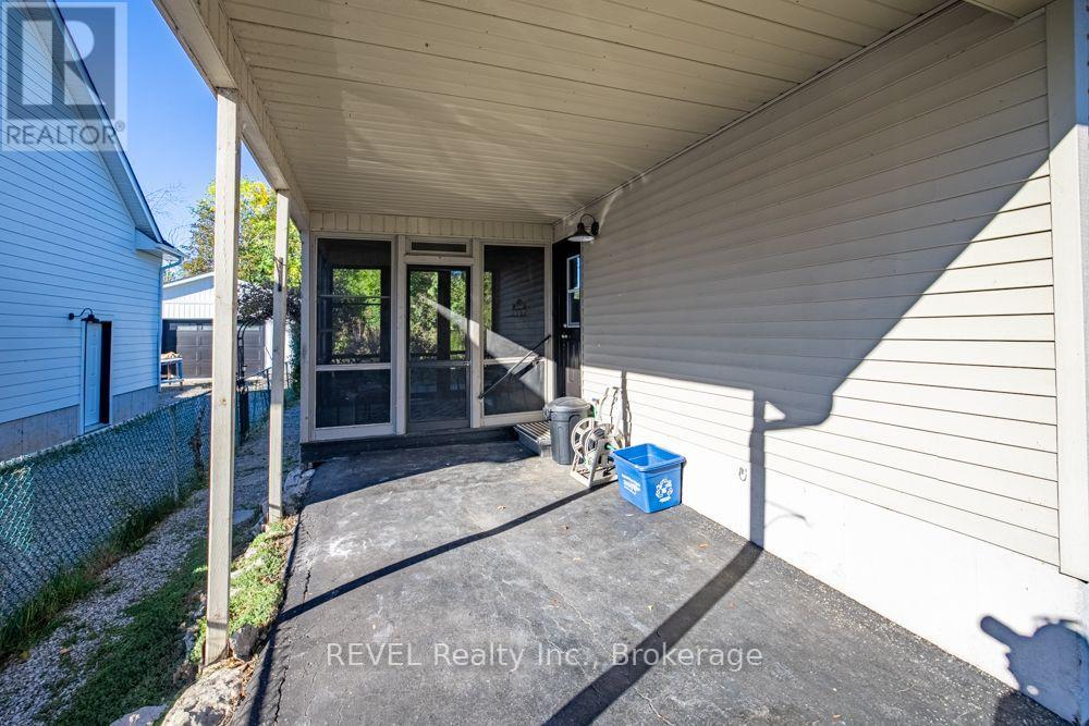 24 Adelaide Street — photo 24