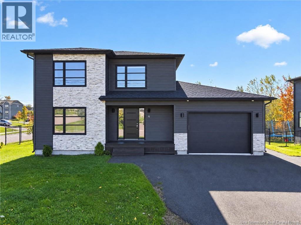 4 Francfort Crescent - 1