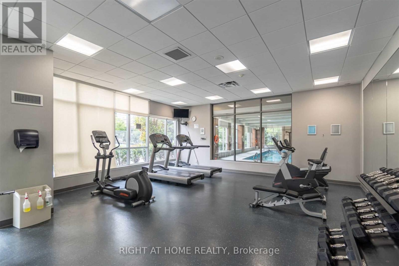 35 Hollywood Avenue — photo 25