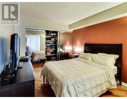 1001 - 111 Elizabeth Street, Toronto, ON M5G1P7 Photo 9