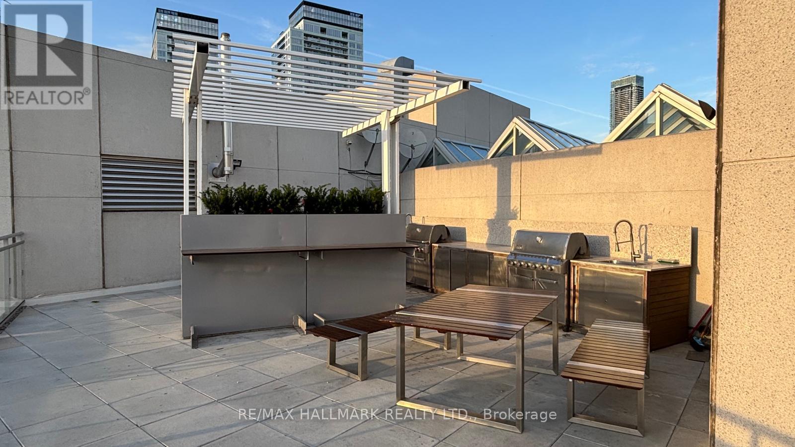 650 Queens Quay West — photo 13