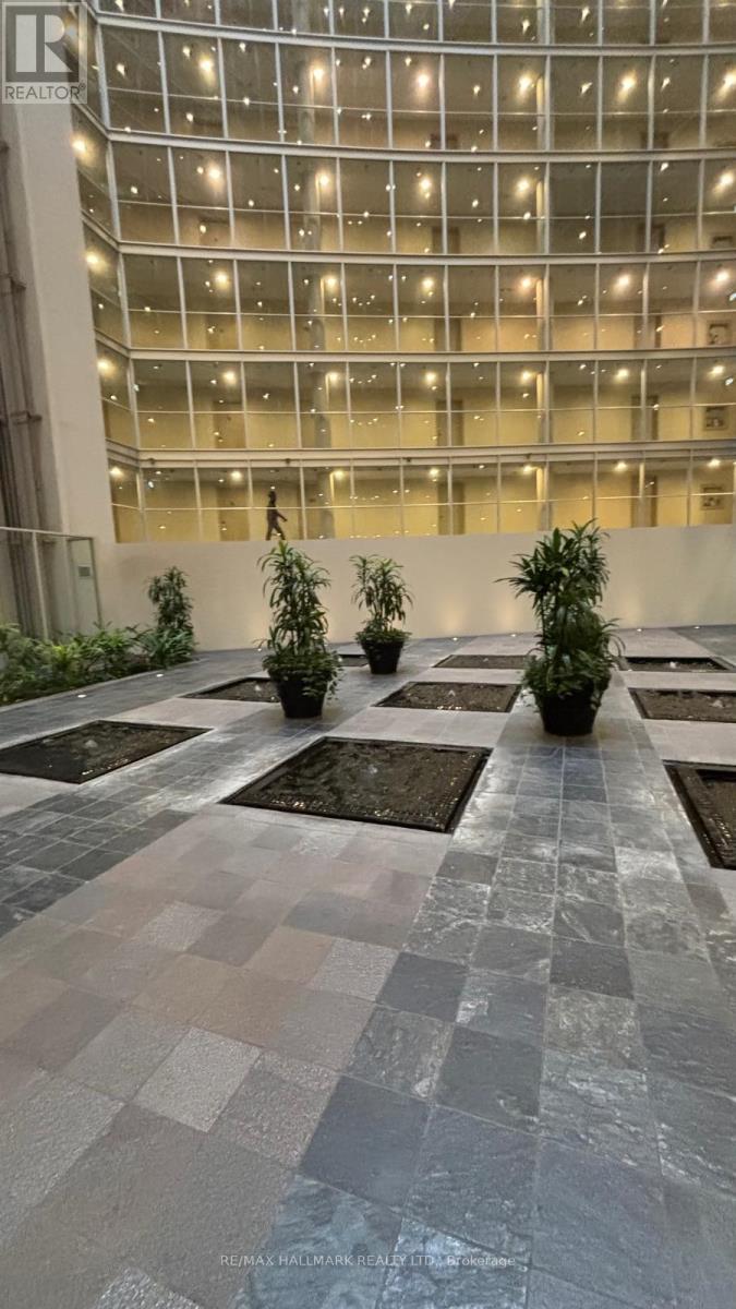 650 Queens Quay West — photo 15