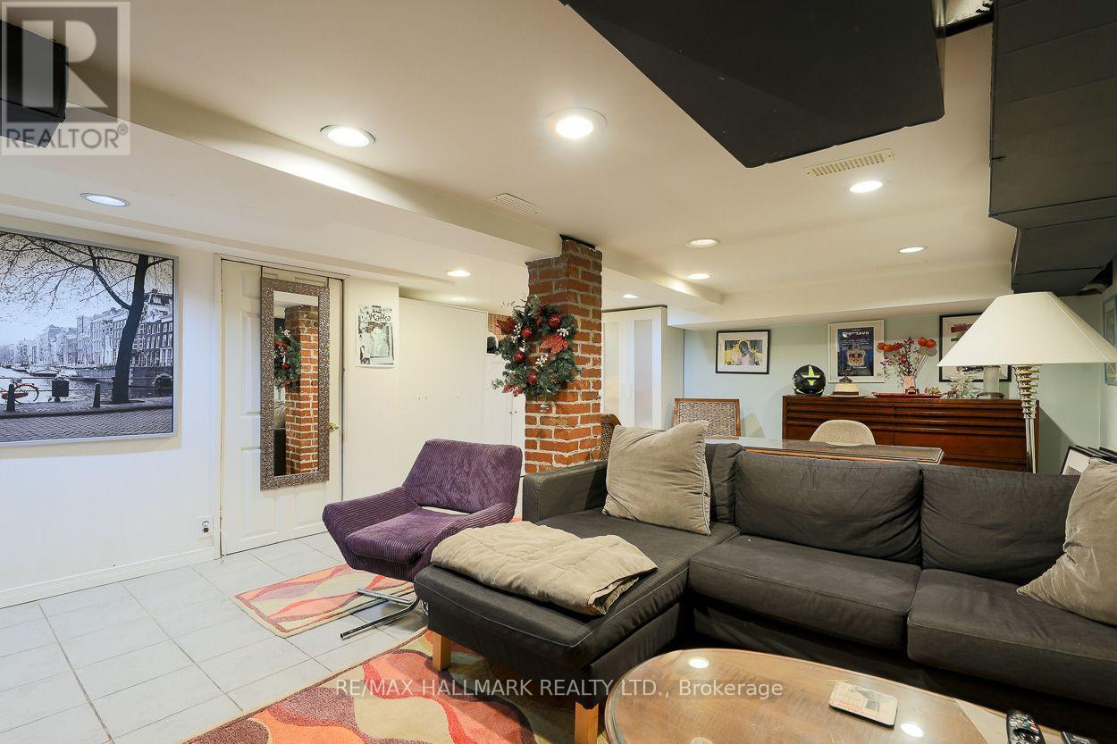 142 HILLSDALE AVENUE E - 25