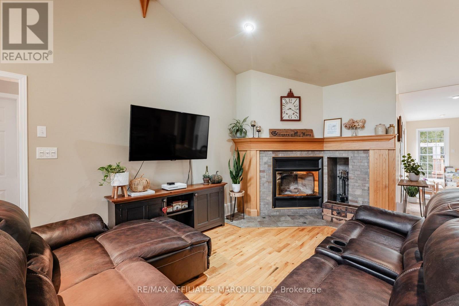 11 Grant Avenue — photo 15