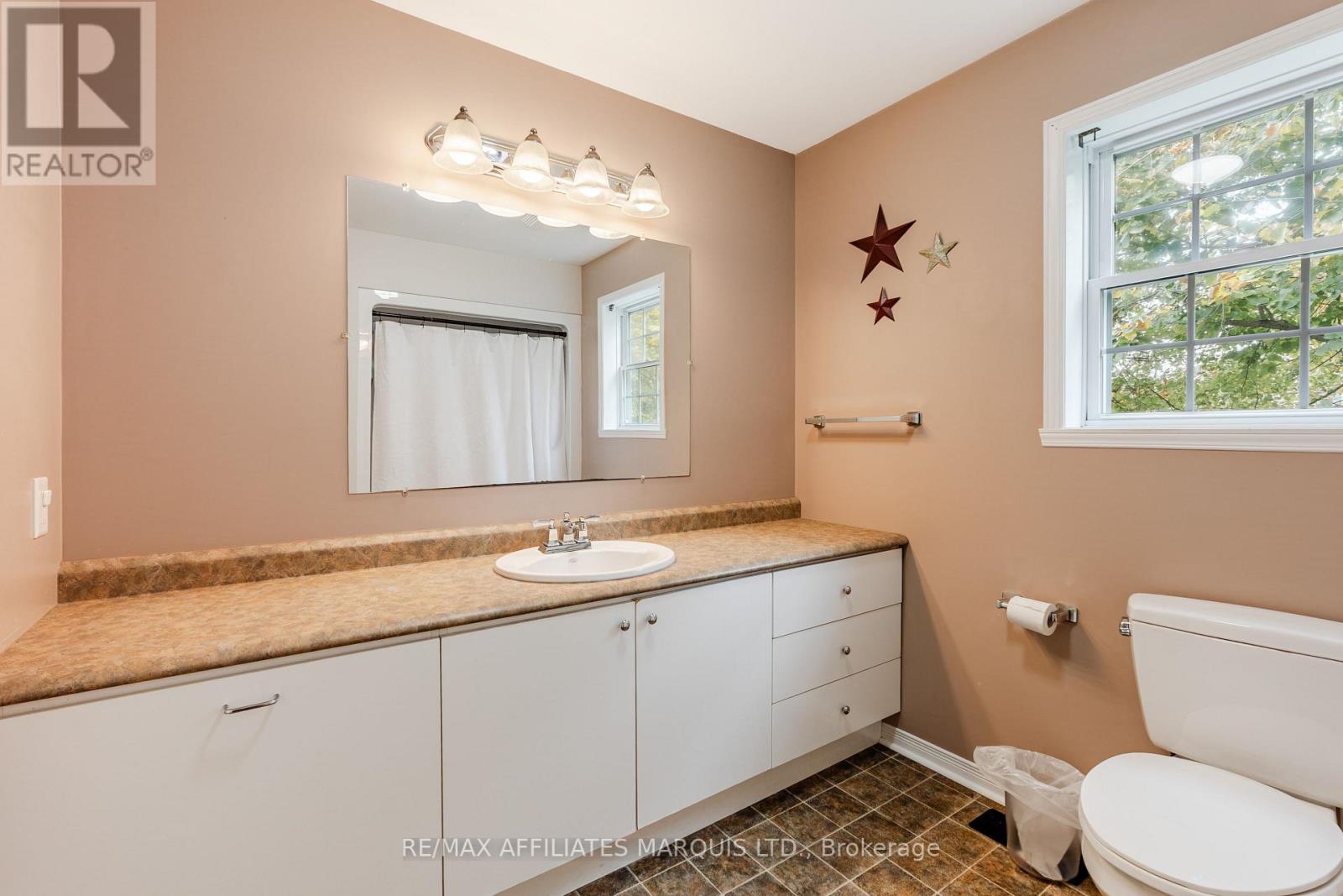 11 Grant Avenue — photo 26