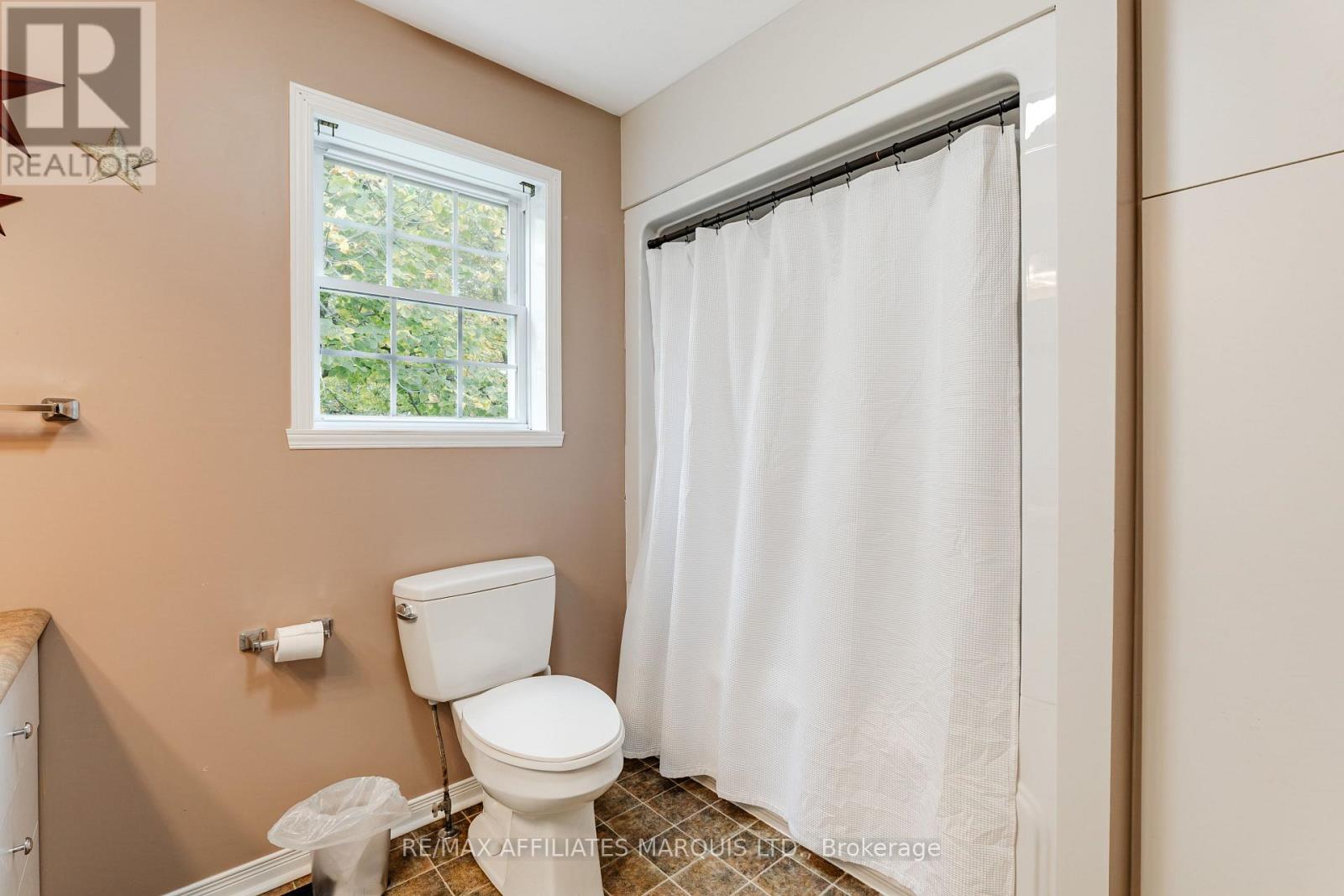 11 Grant Avenue — photo 27
