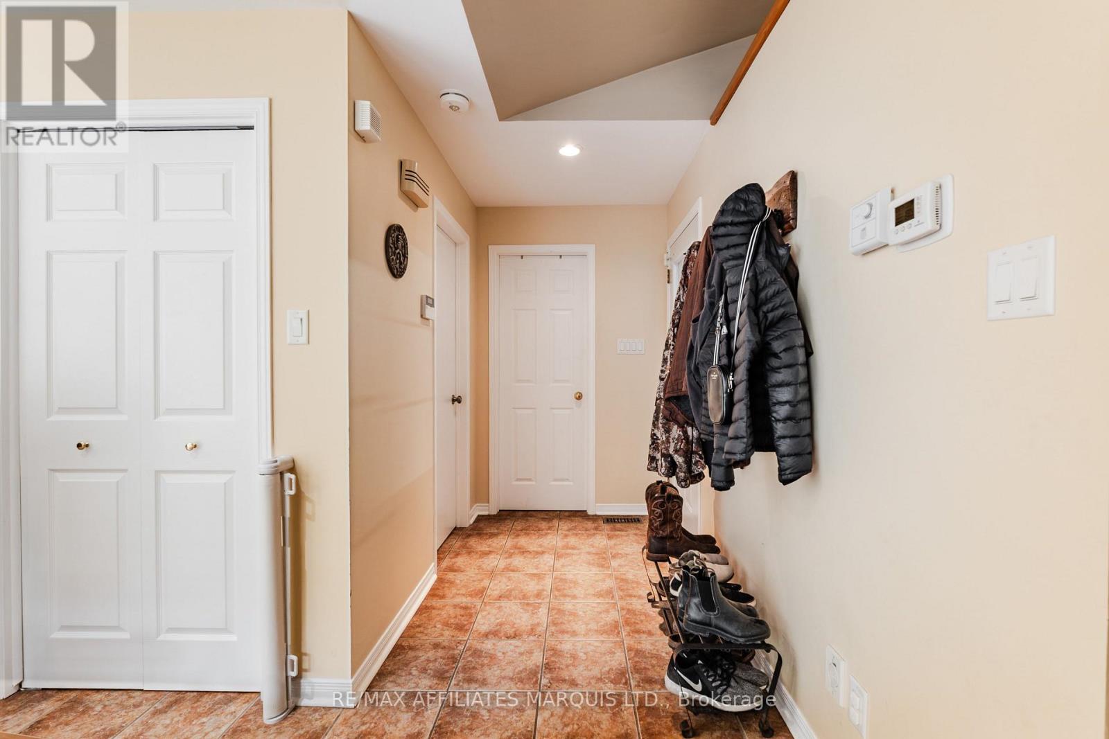 11 Grant Avenue — photo 31