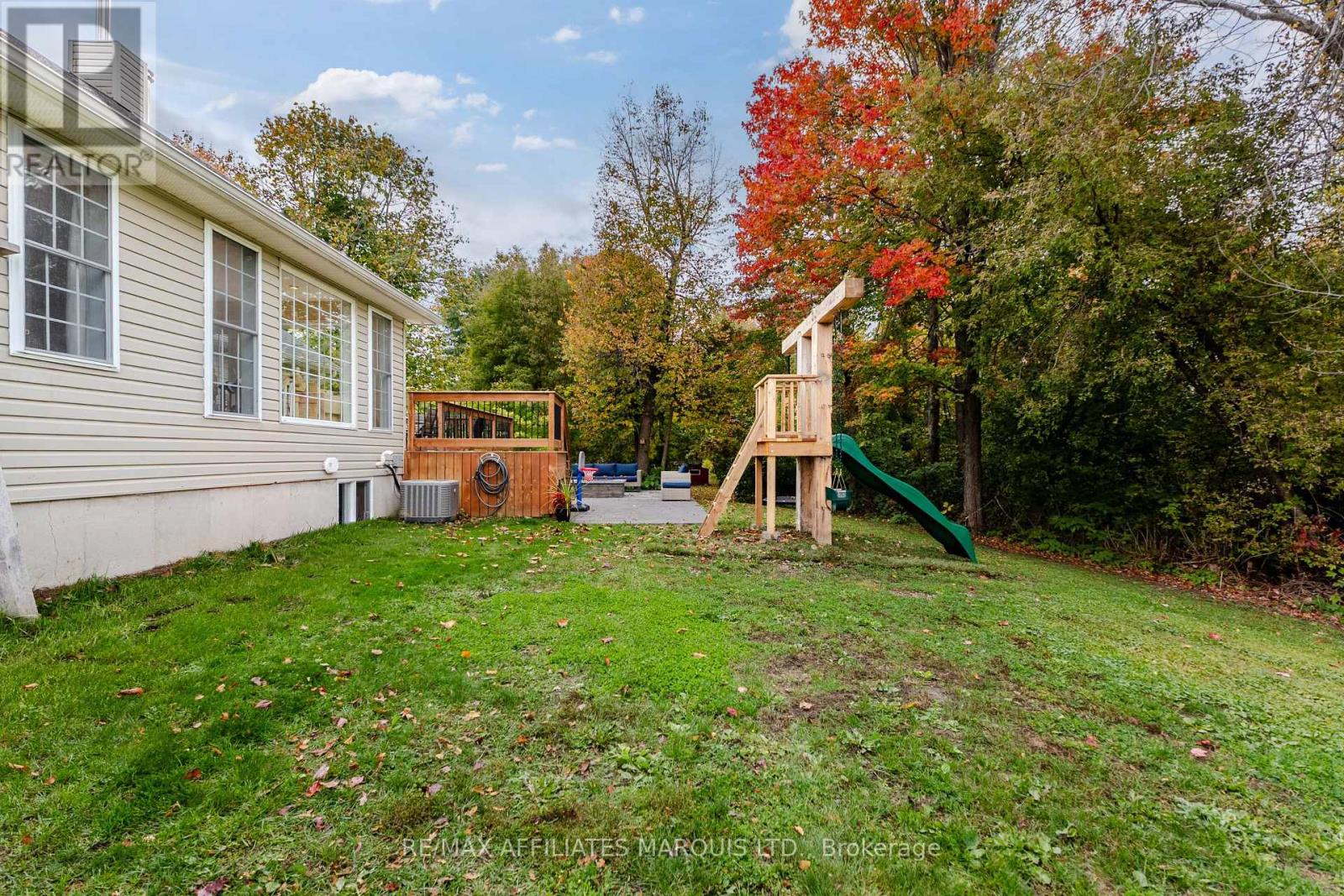 11 Grant Avenue — photo 38