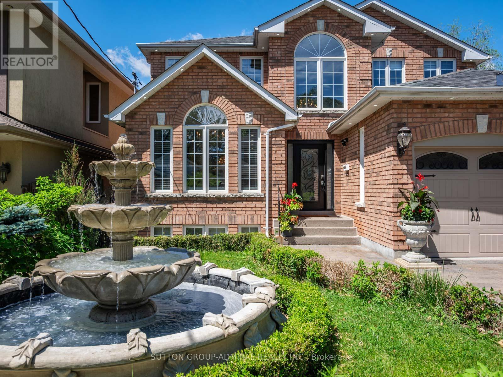 18 Thatcher Avenue — photo 4