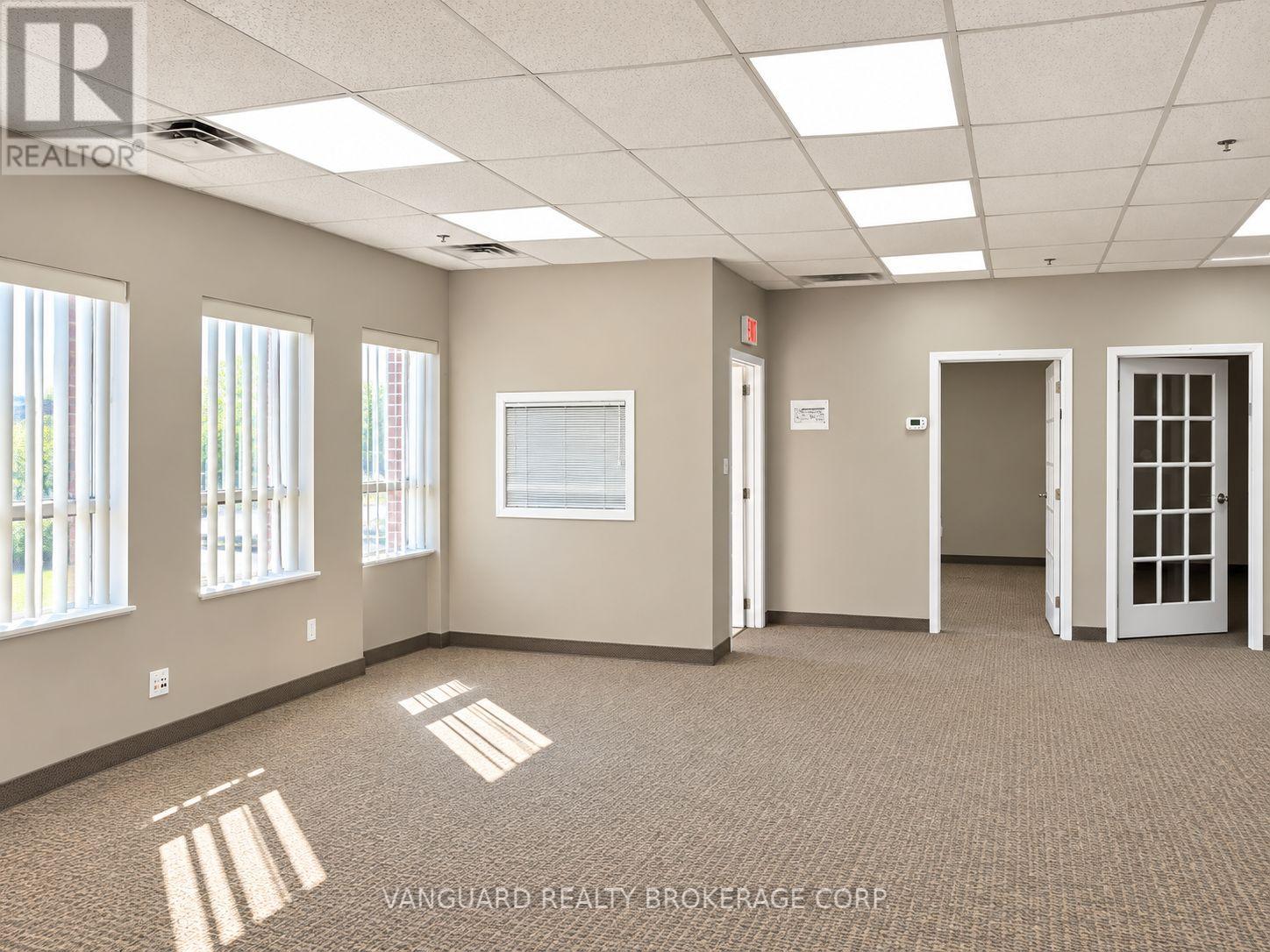 4476 Chesswood Drive — photo 3