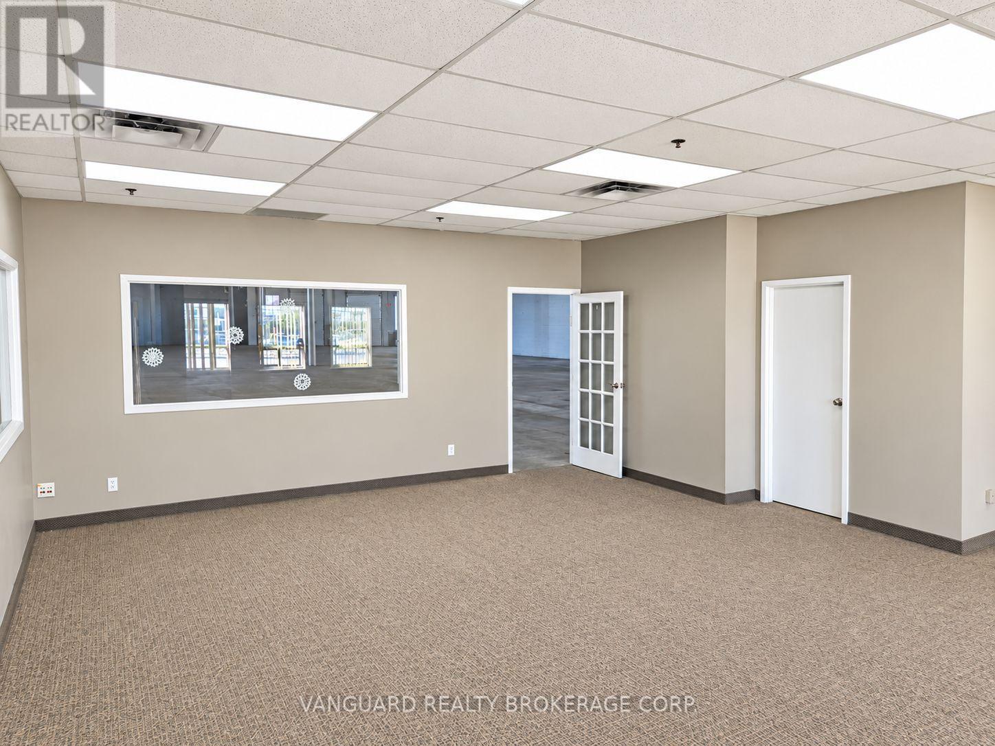 4476 Chesswood Drive — photo 4