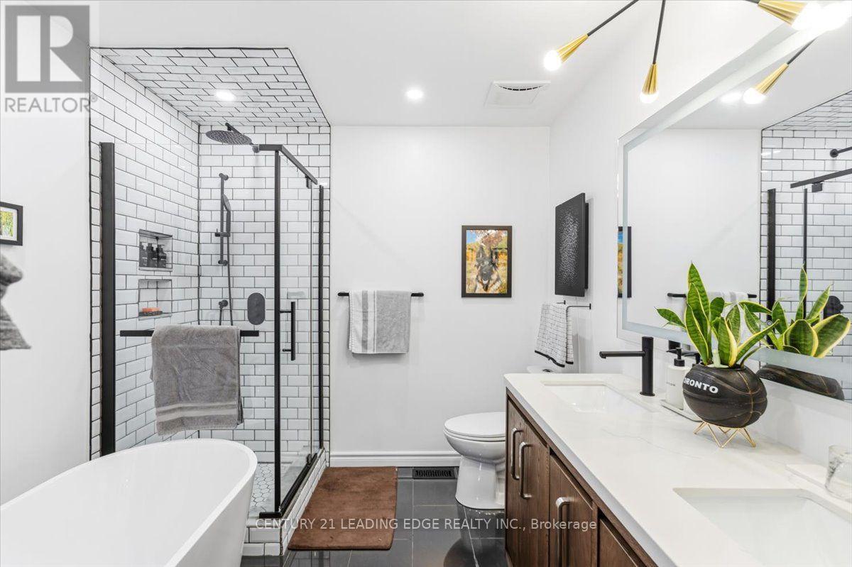 347 Woodfern Way, Newmarket, ON photo 21