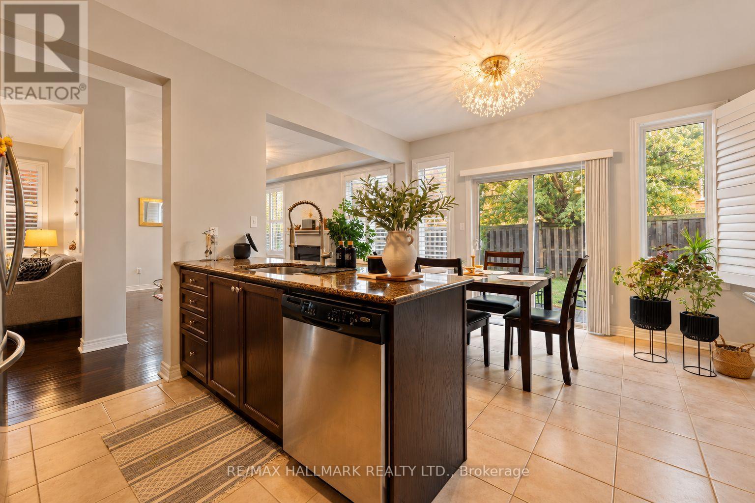 4 Rothbury Road, Richmond Hill, ON photo 12