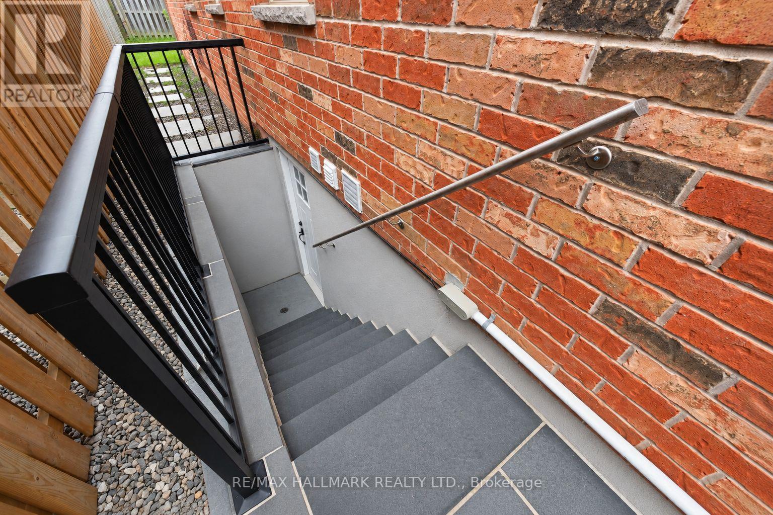 4 Rothbury Road, Richmond Hill, ON photo 35