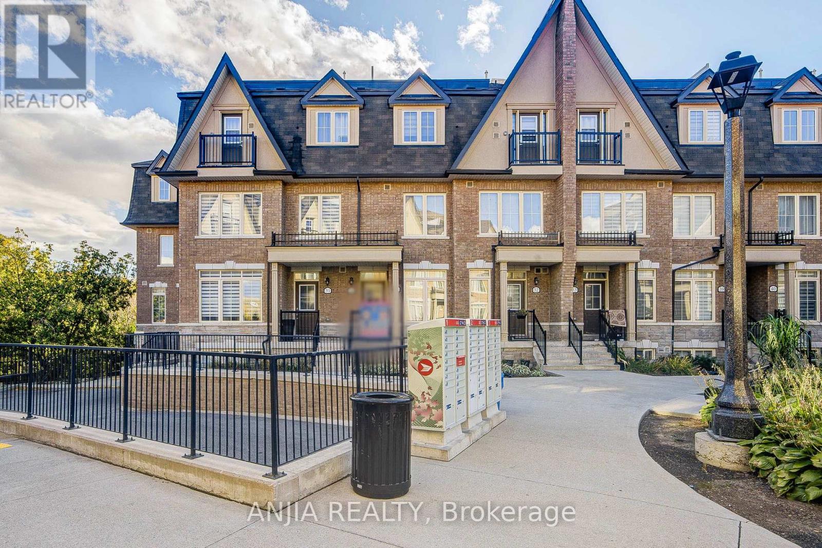 Listing photo of 38 - 181 PARKTREE DRIVE