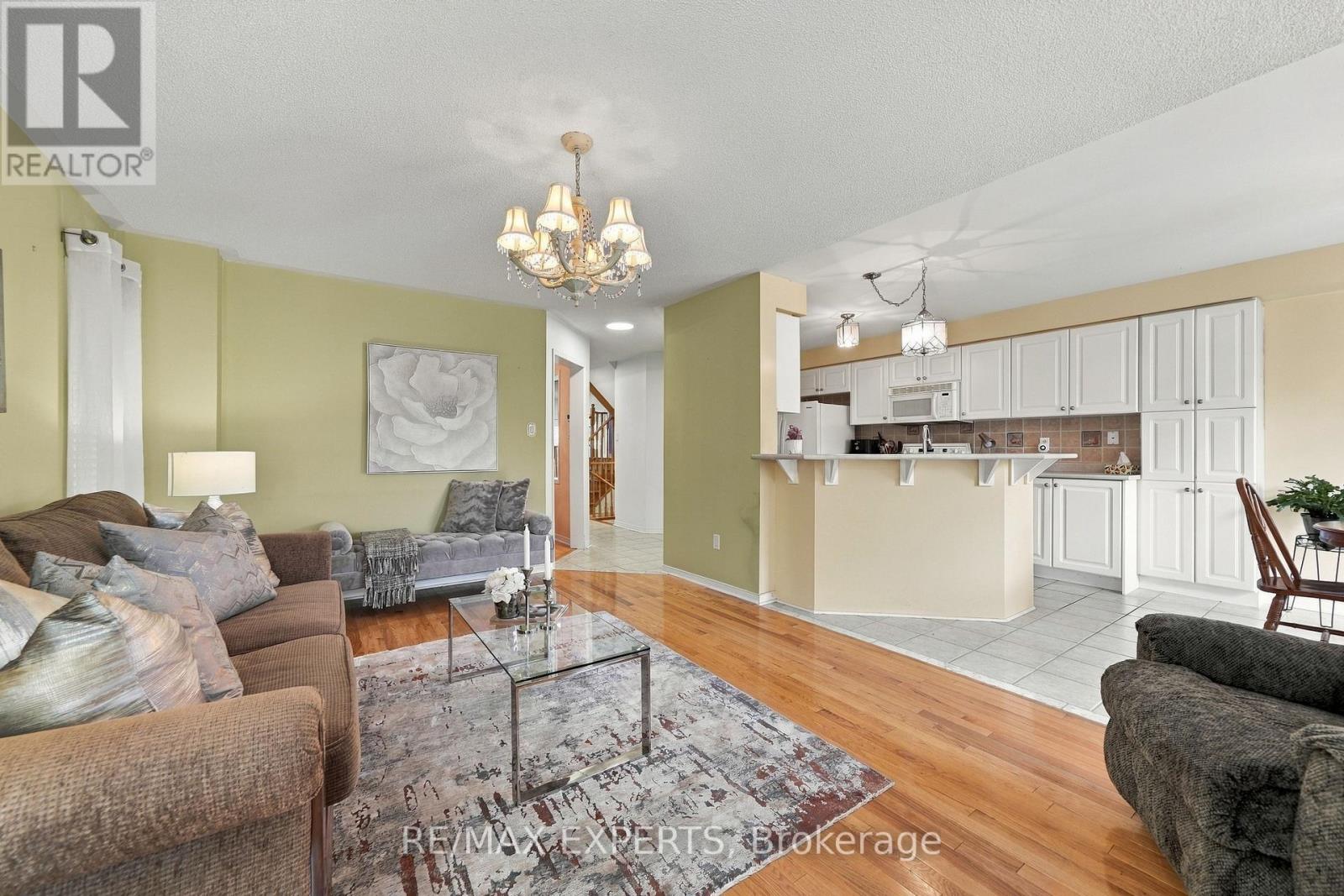 27 Mallard Marsh Crescent, Richmond Hill, ON photo 11
