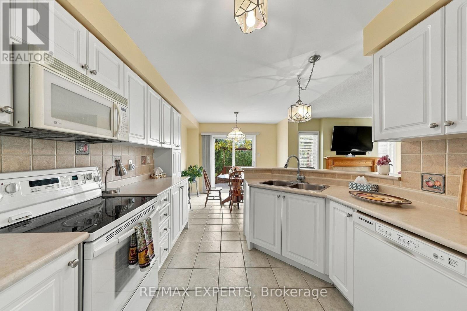 27 Mallard Marsh Crescent, Richmond Hill, ON photo 12