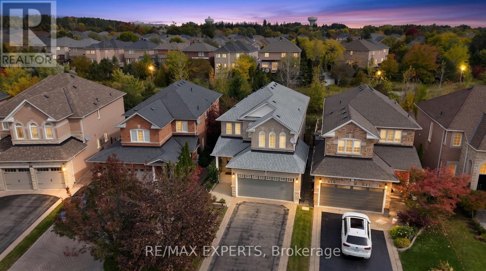 27 Mallard Marsh Crescent, Richmond Hill, ON photo 2