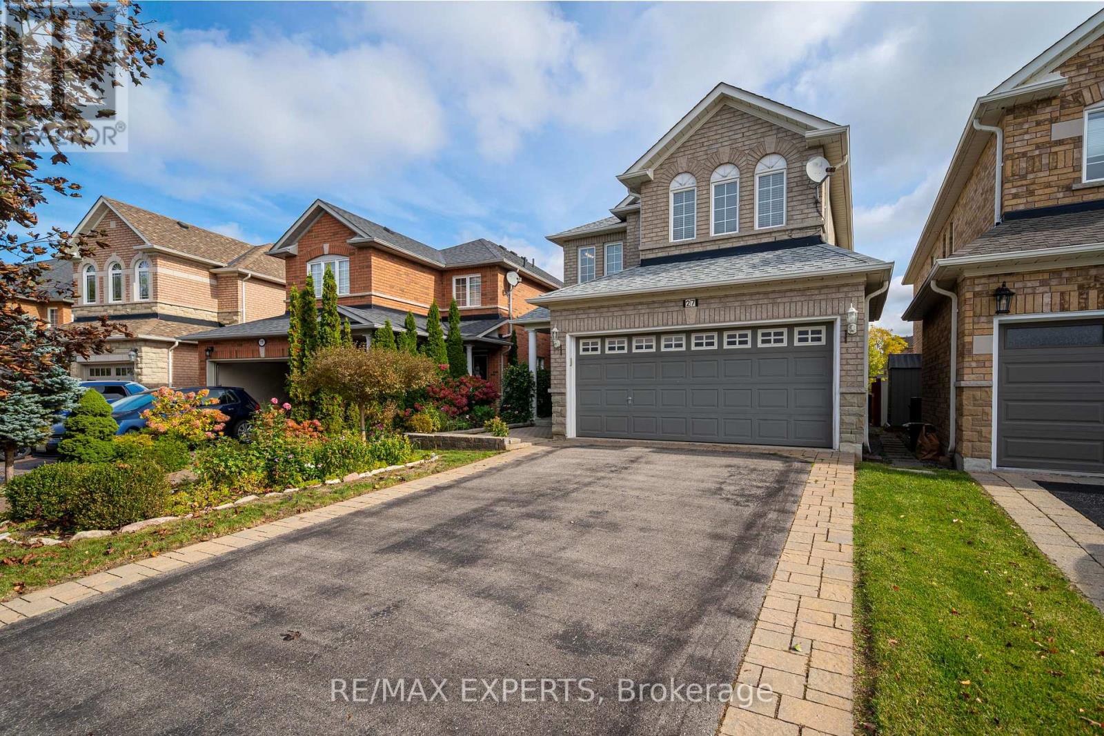 27 Mallard Marsh Crescent, Richmond Hill, ON photo 3