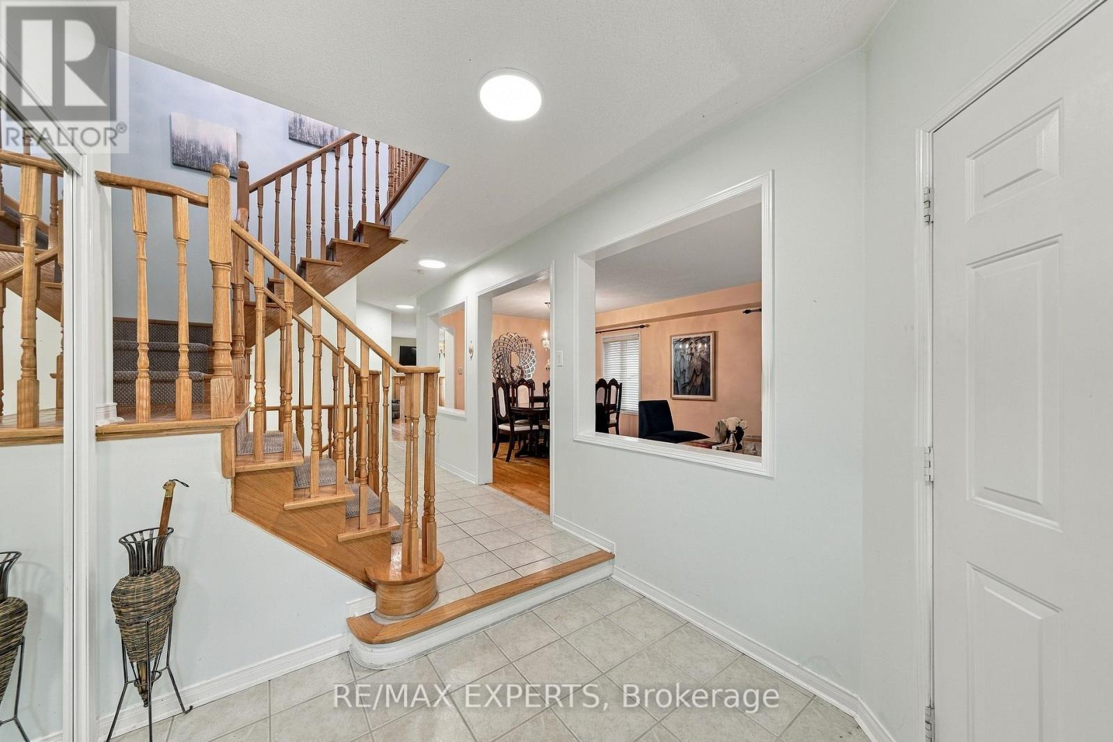 27 Mallard Marsh Crescent, Richmond Hill, ON photo 5