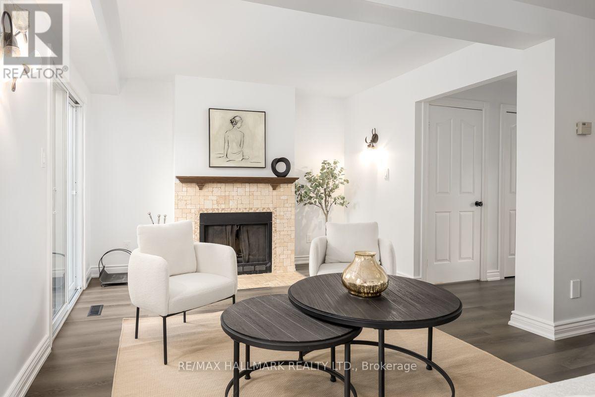 44 Michael Drive, Richmond Hill, ON photo 4