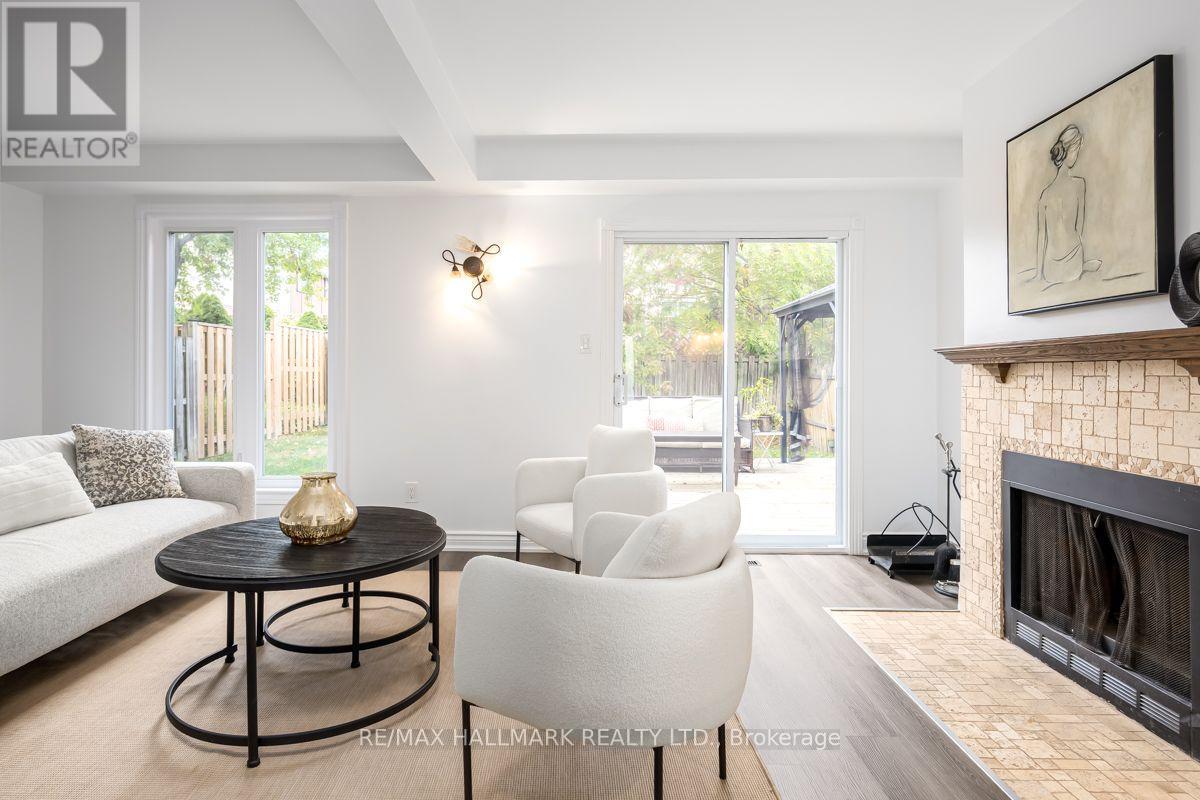 44 Michael Drive, Richmond Hill, ON photo 5