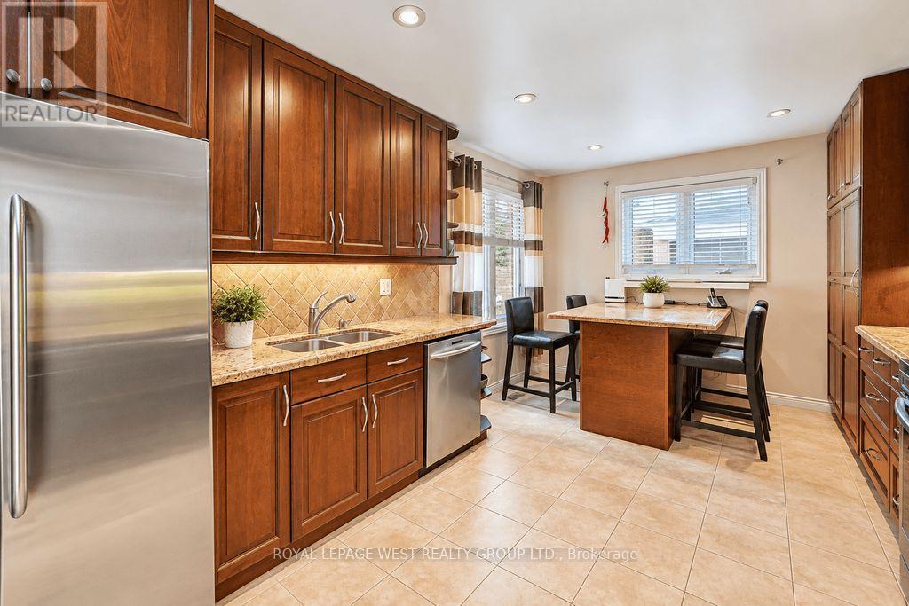 292 La Rose Avenue, Toronto, ON photo 10