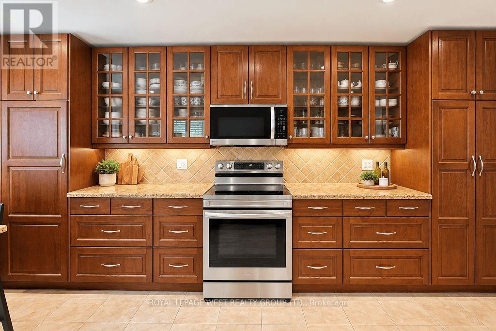292 La Rose Avenue, Toronto, ON photo 11