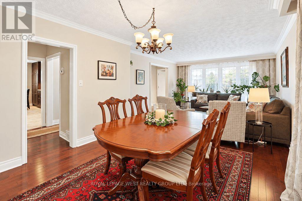 292 LA ROSE AVENUE - 13