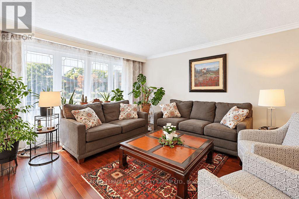 292 LA ROSE AVENUE - 2