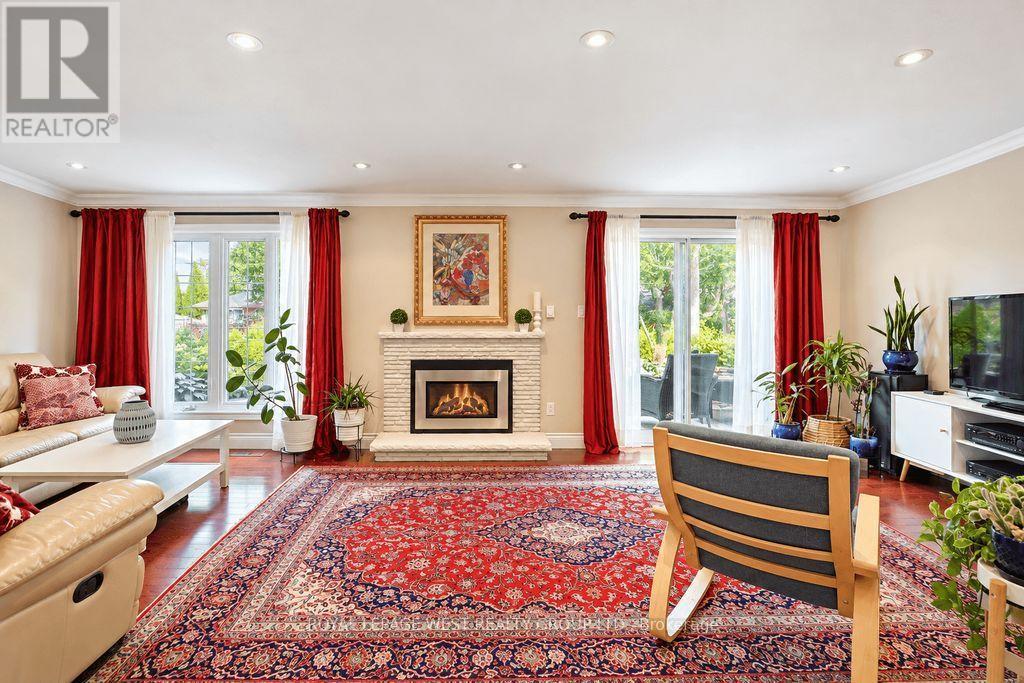 292 LA ROSE AVENUE - 34