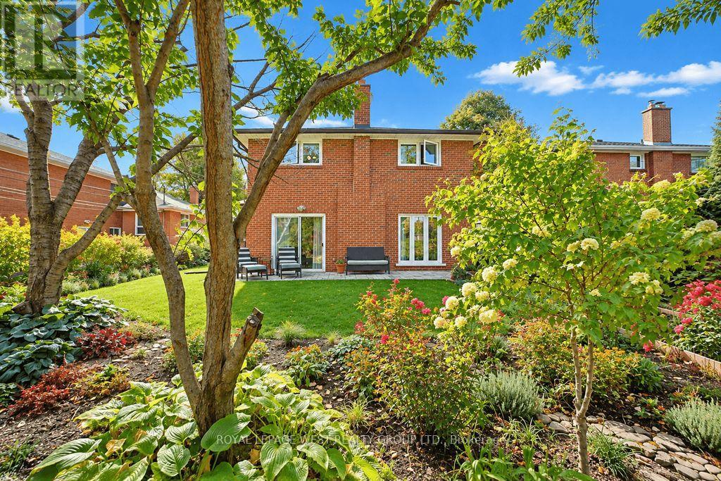 292 LA ROSE AVENUE - 47