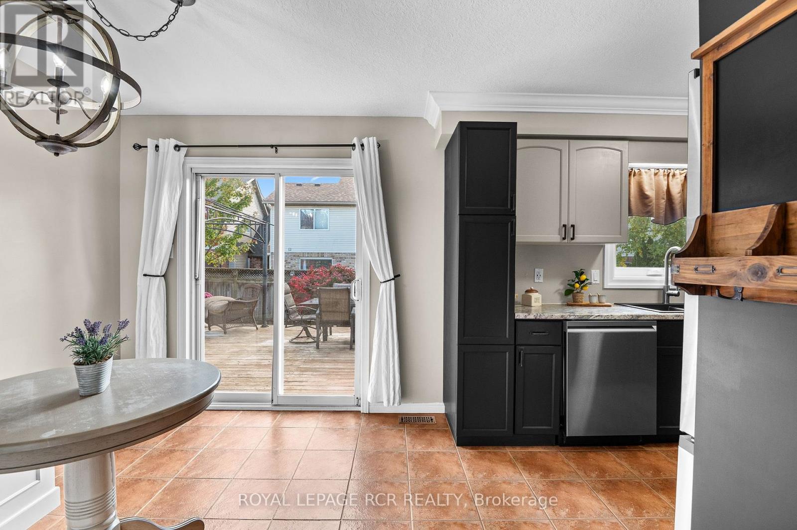 6 GRAHAM CRESCENT - Image 13