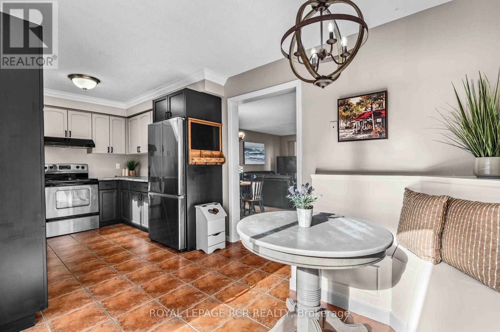 6 GRAHAM CRESCENT - Image 15