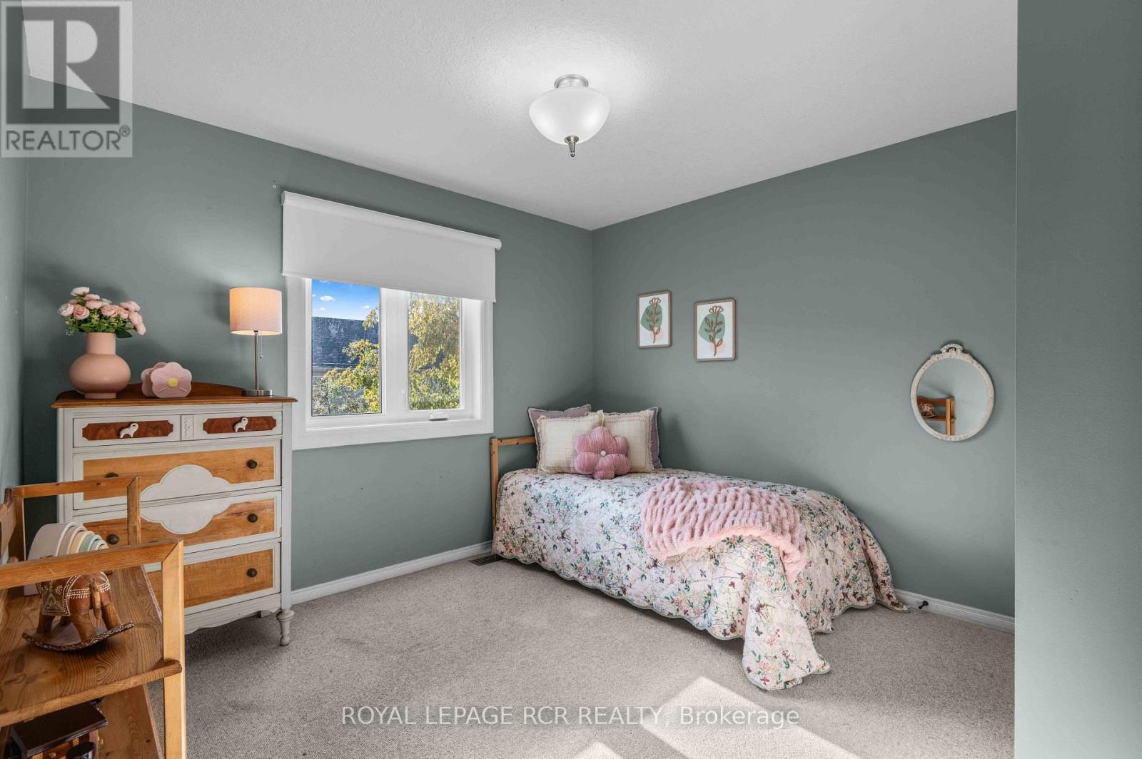 6 GRAHAM CRESCENT - Image 23