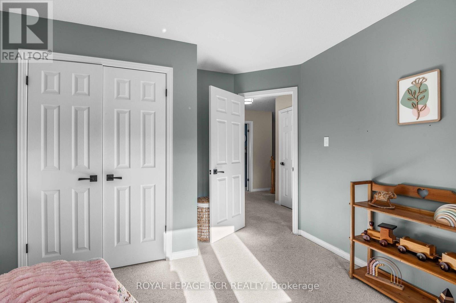 6 GRAHAM CRESCENT - Image 24