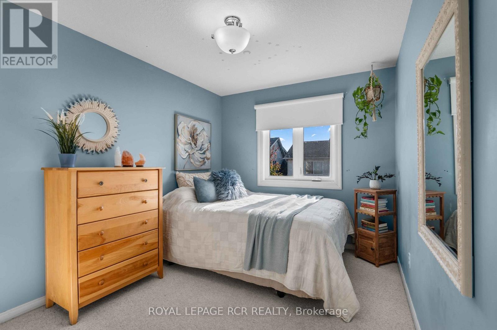 6 GRAHAM CRESCENT - Image 25