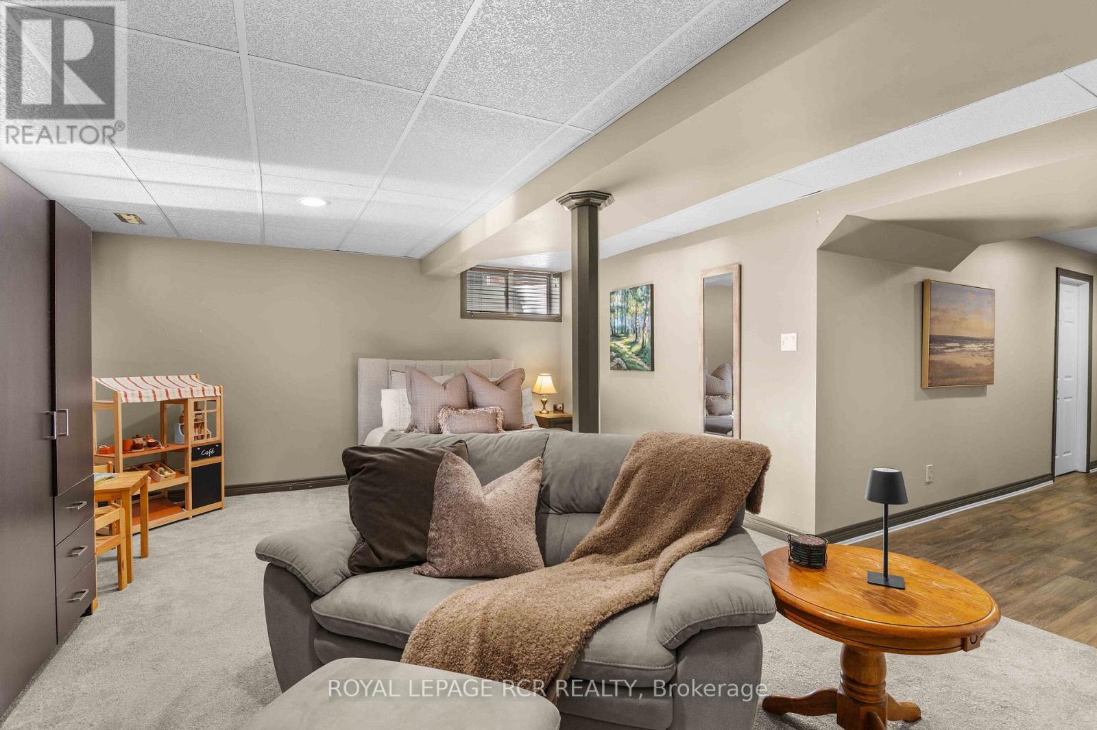 6 GRAHAM CRESCENT - Image 30