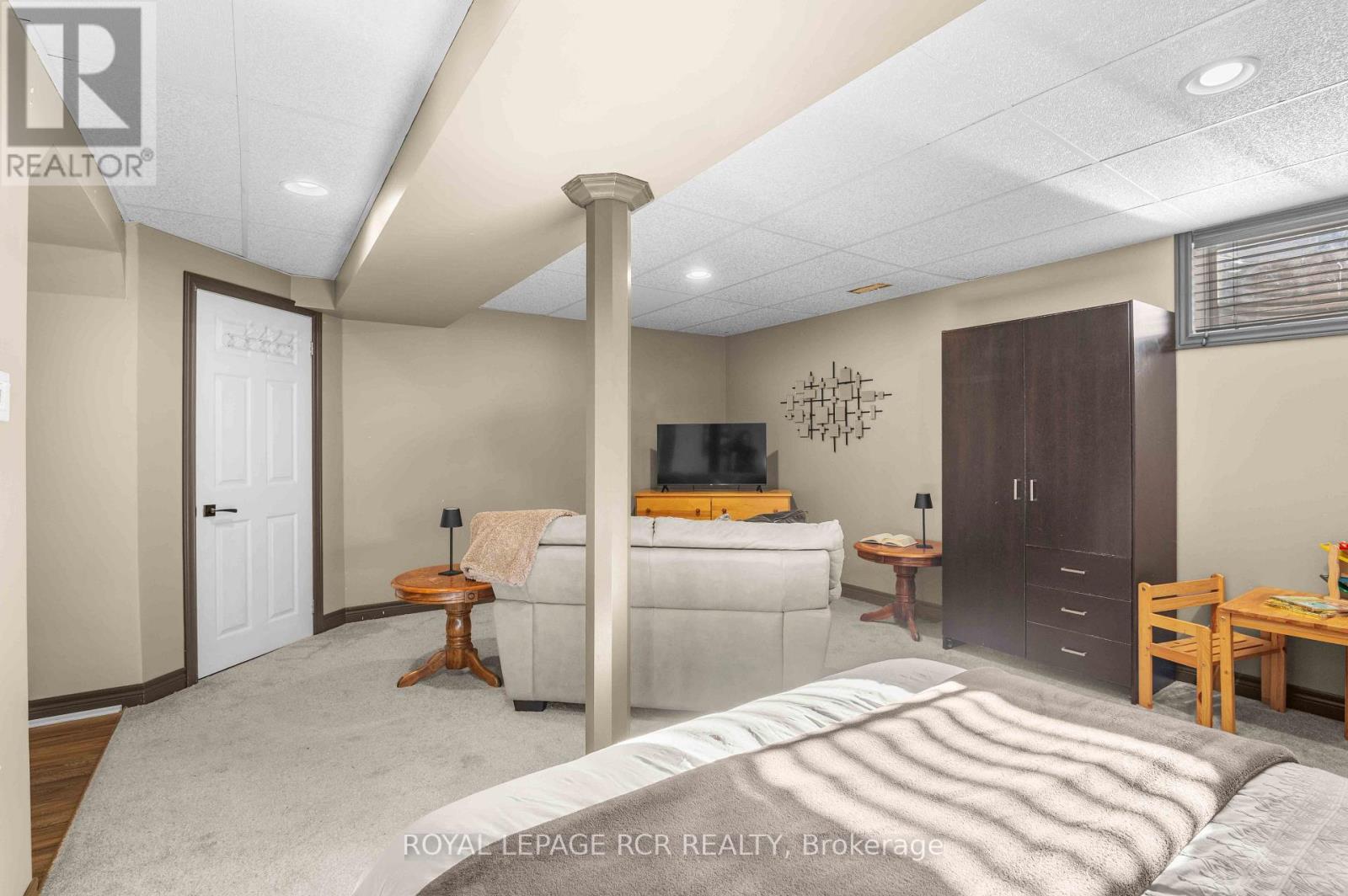 6 GRAHAM CRESCENT - Image 31