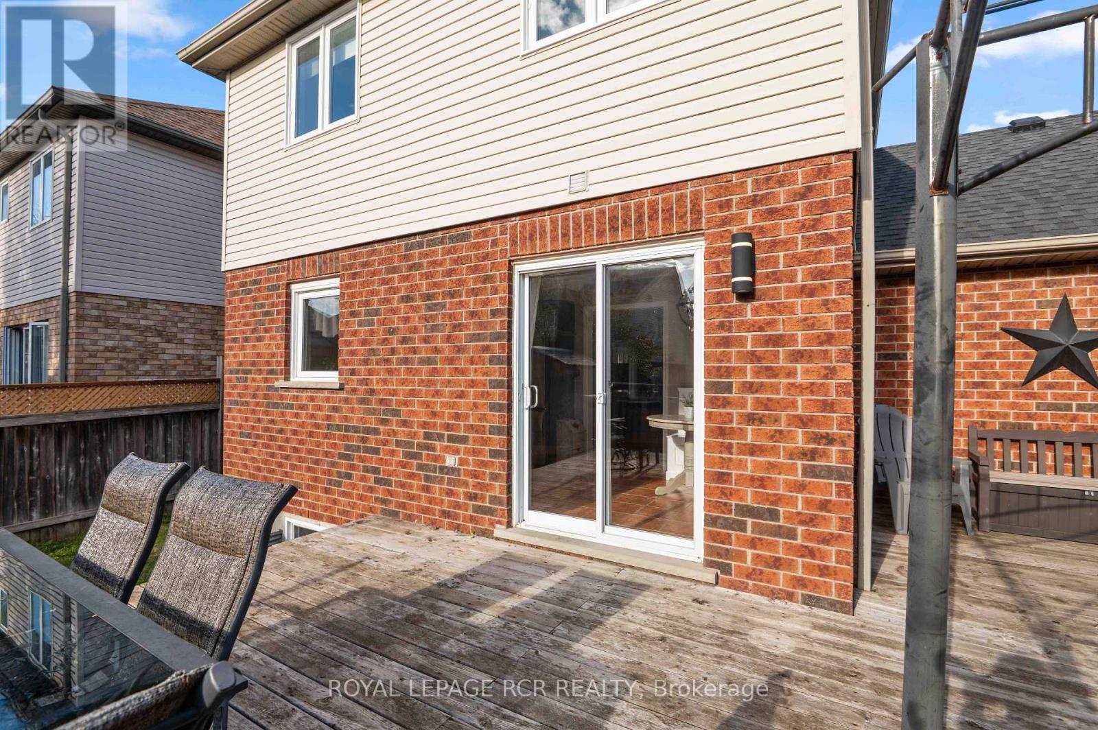 6 GRAHAM CRESCENT - Image 32