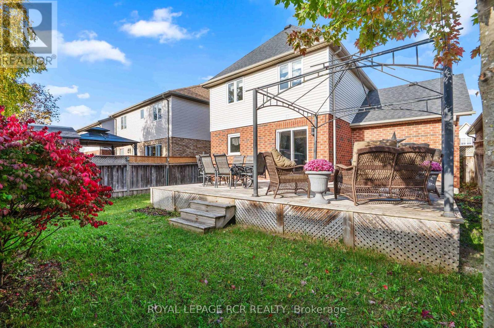 6 GRAHAM CRESCENT - Image 35