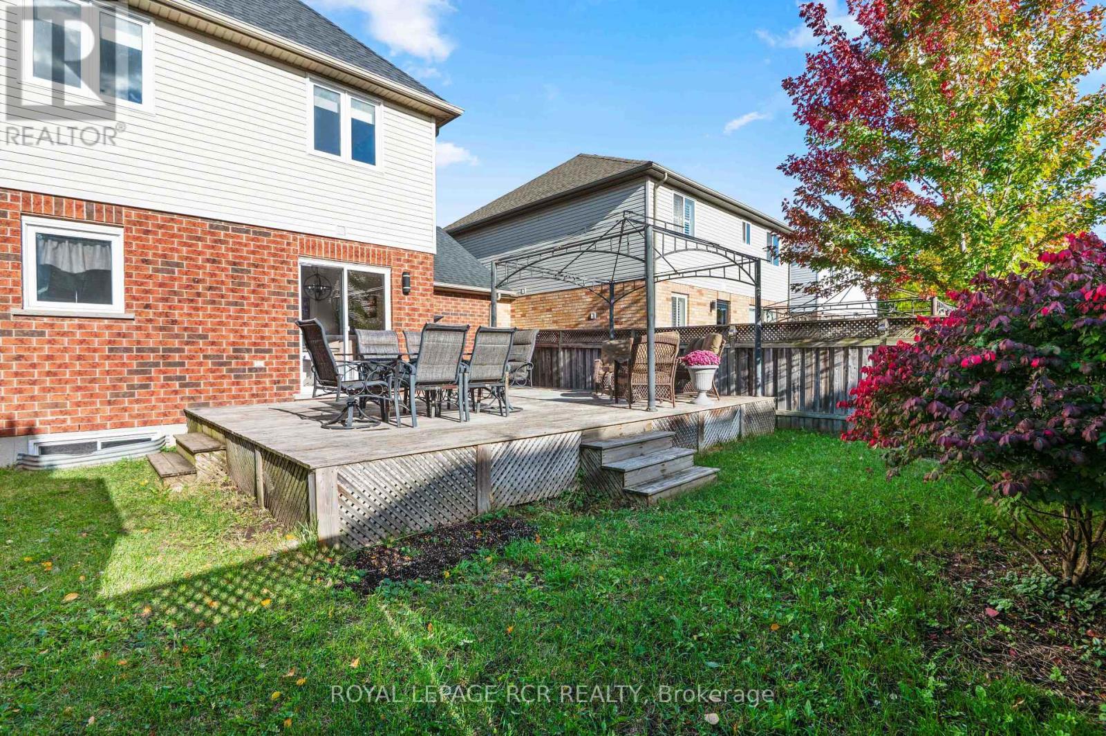 6 GRAHAM CRESCENT - Image 36